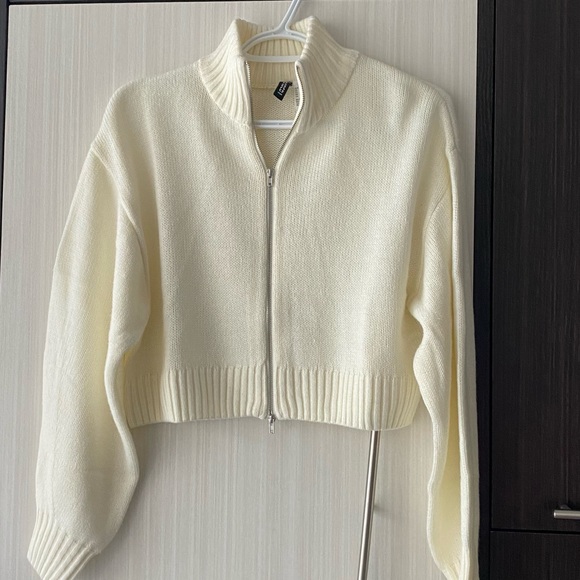 H&M Cropped Beige Zip Up Sweater - Picture 1 of 3